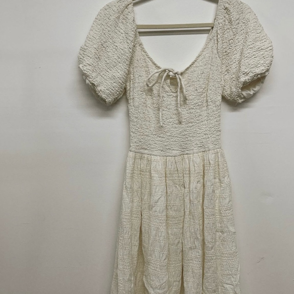Adelyn Rae Cream Textured Midi Dress - M